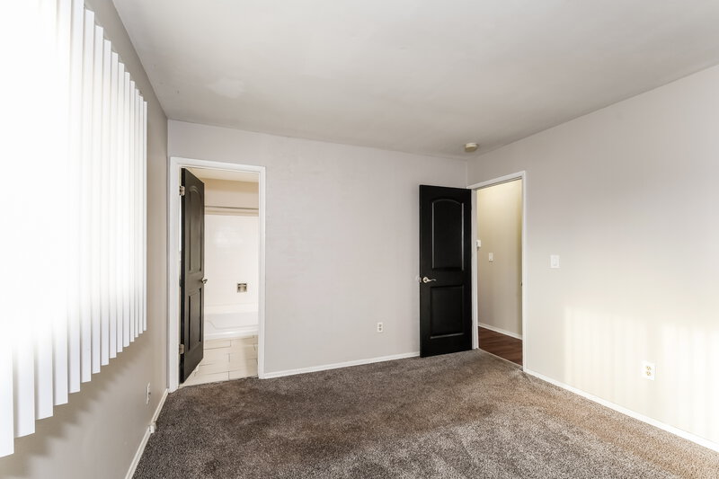 1,565/Mo, 1226 Borden Drive Florissant, MO 63031 Main Bedroom View