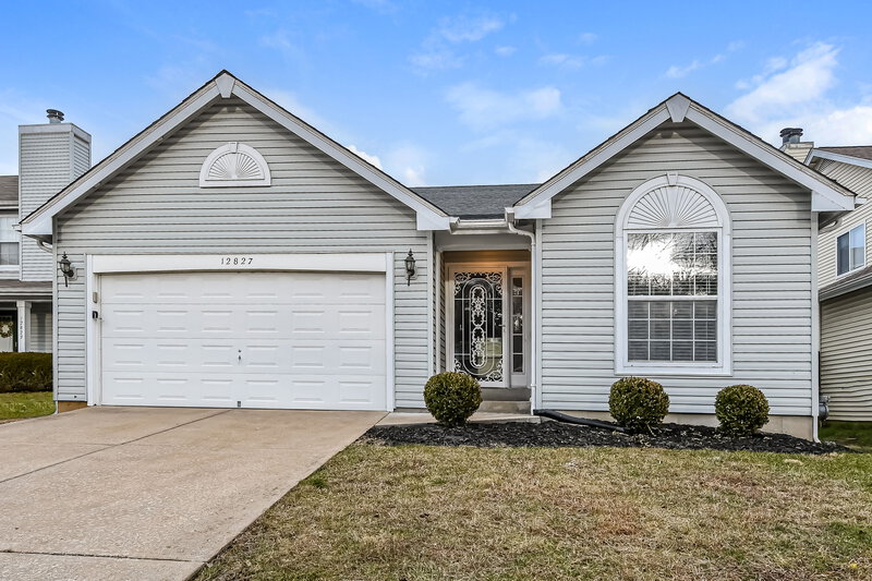 1,520/Mo, 12827 High Crest Street Florissant, MO 63033 External View