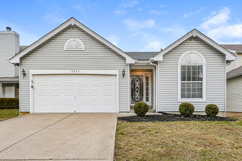 1,520/Mo, 12827 High Crest Street Florissant, MO 63033 Front View