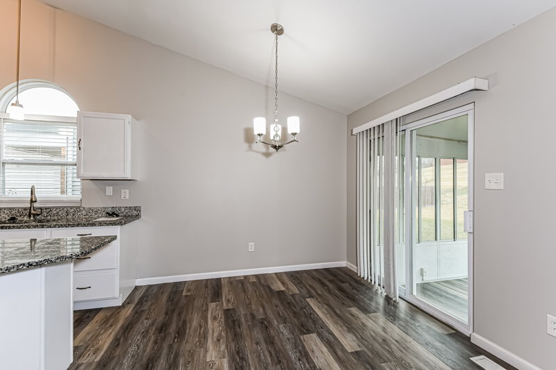 1,520/Mo, 12827 High Crest Street Florissant, MO 63033 Dining Room View