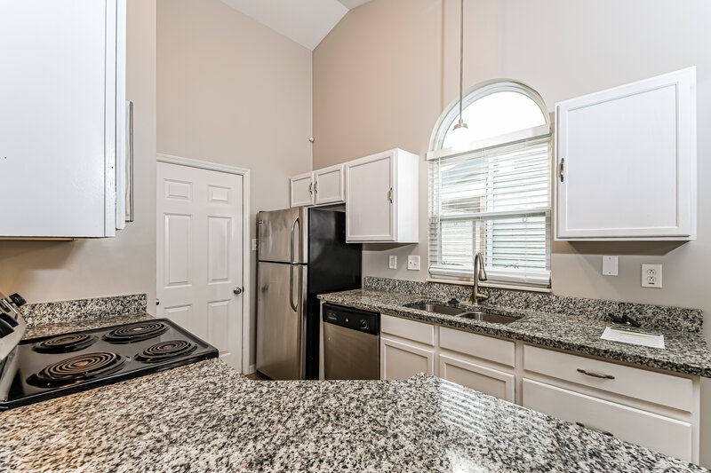 1,520/Mo, 12827 High Crest Street Florissant, MO 63033 Kitchen View