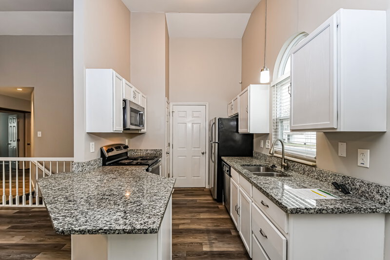 1,520/Mo, 12827 High Crest Street Florissant, MO 63033 Kitchen View 2