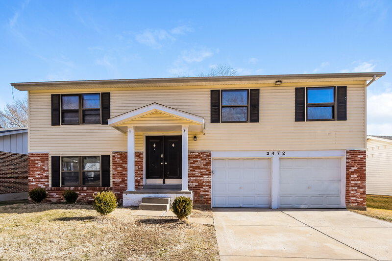 2,300/Mo, 2472 Millvalley Drive Florissant, MO 63031 External View