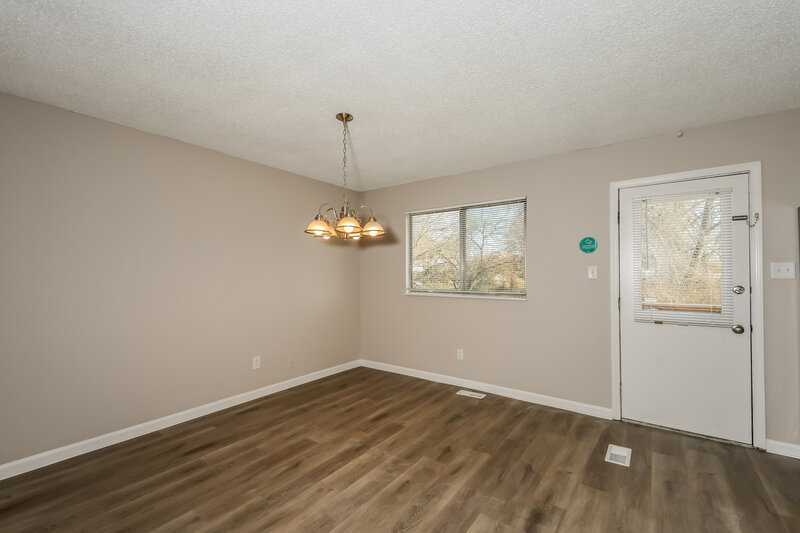 2,300/Mo, 2472 Millvalley Drive Florissant, MO 63031 Dining Room View