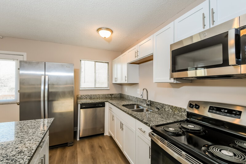 2,300/Mo, 2472 Millvalley Drive Florissant, MO 63031 Kitchen View