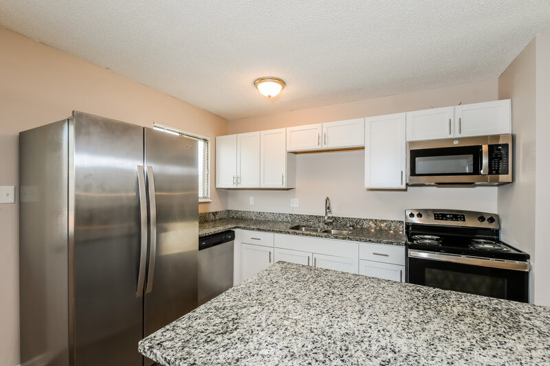 2,300/Mo, 2472 Millvalley Drive Florissant, MO 63031 Kitchen View 2