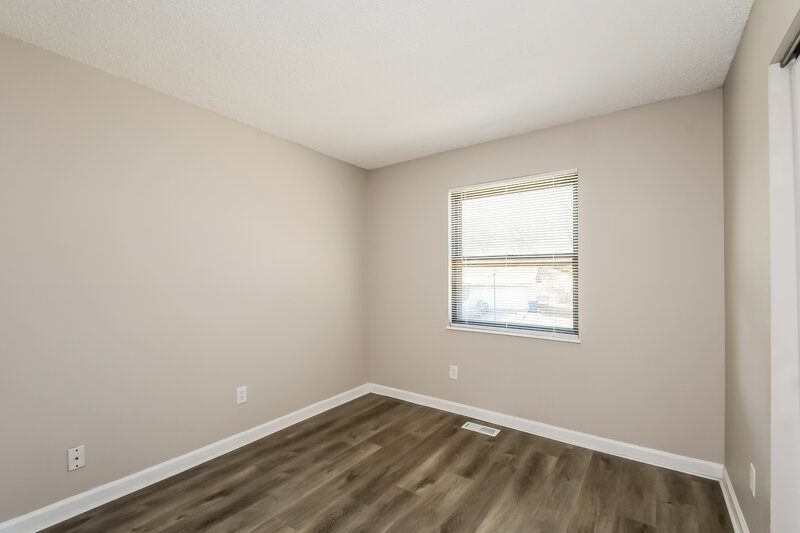 2,300/Mo, 2472 Millvalley Drive Florissant, MO 63031 Main Bedroom View