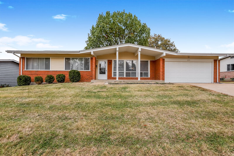 2,540/Mo, 3375 Rockingham Drive Florissant, MO 63033 External View