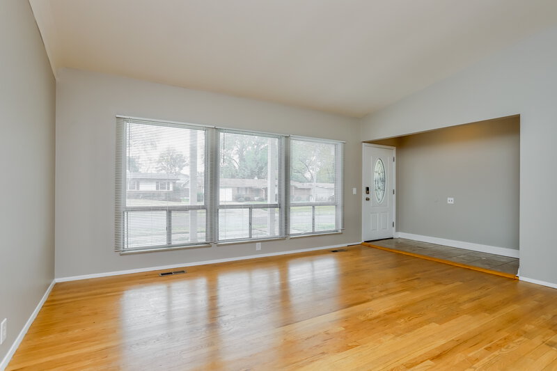 2,540/Mo, 3375 Rockingham Drive Florissant, MO 63033 Living Room View