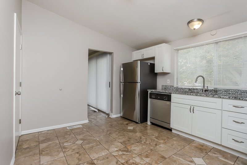 2,540/Mo, 3375 Rockingham Drive Florissant, MO 63033 Kitchen View