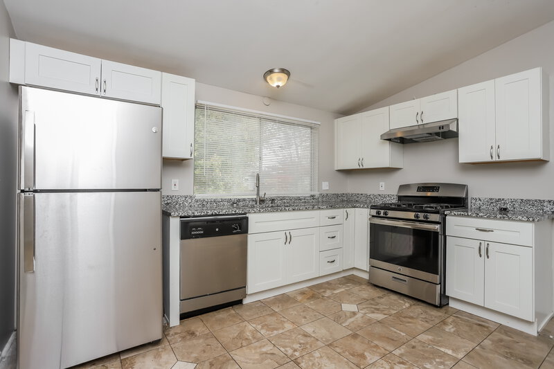 2,540/Mo, 3375 Rockingham Drive Florissant, MO 63033 Kitchen View 2