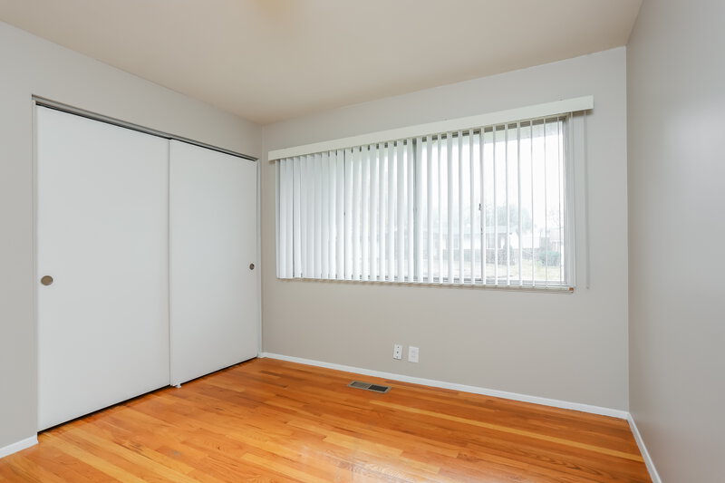 2,540/Mo, 3375 Rockingham Drive Florissant, MO 63033 Bedroom View 2