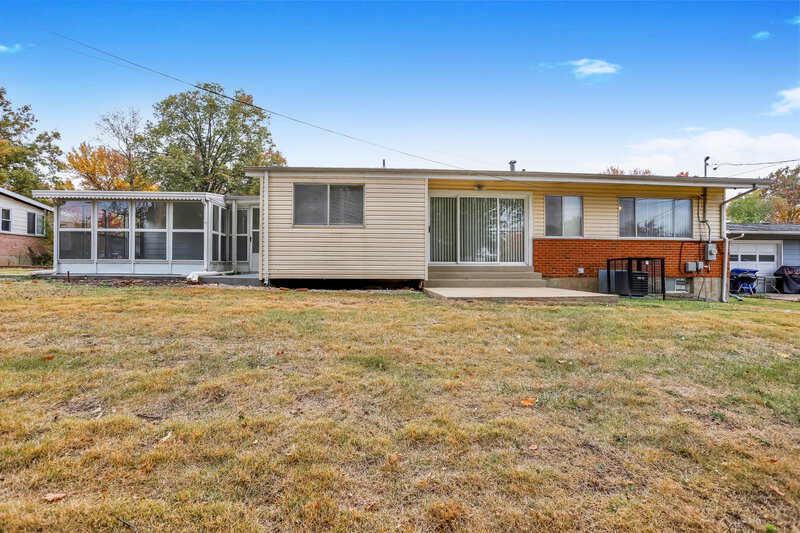 2,540/Mo, 3375 Rockingham Drive Florissant, MO 63033 Rear View