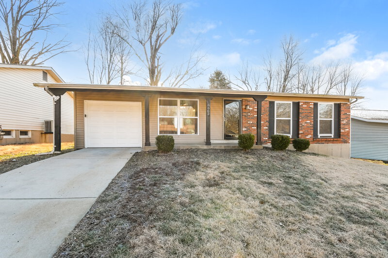 1,515/Mo, 6662 Champana Drive Florissant, MO 63033 Front View