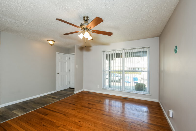 1,515/Mo, 6662 Champana Drive Florissant, MO 63033 Living Room View