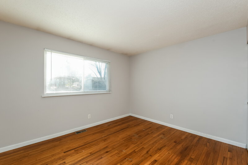 1,515/Mo, 6662 Champana Drive Florissant, MO 63033 Bedroom View 5