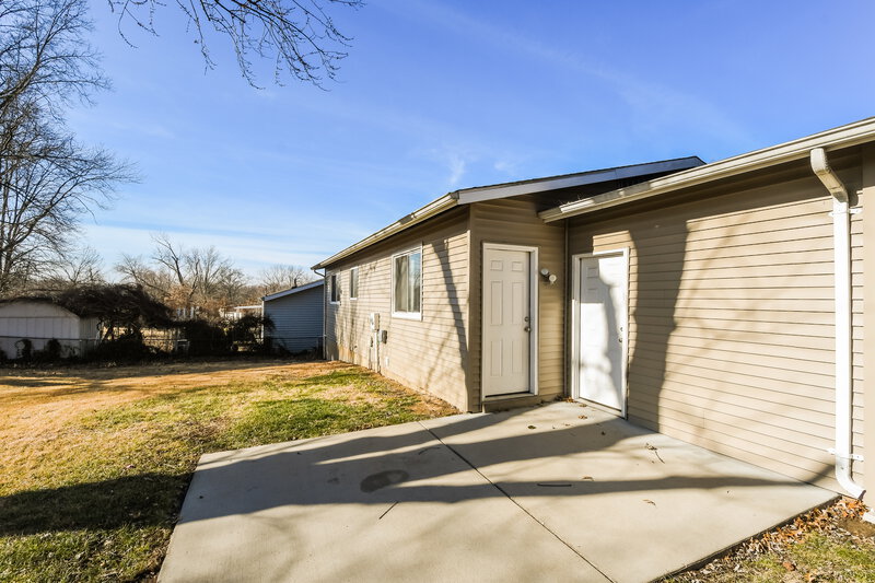 1,515/Mo, 6662 Champana Drive Florissant, MO 63033 Rear View