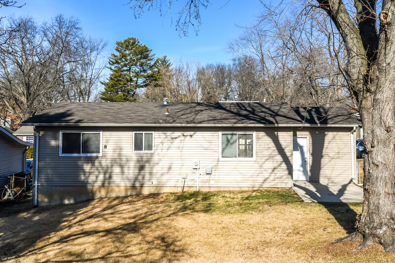 1,515/Mo, 6662 Champana Drive Florissant, MO 63033 Rear View 3
