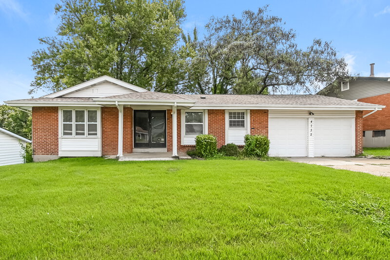 2,320/Mo, 4732 Bristol Rock Road Florissant, MO 63033 Front View