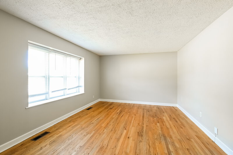 2,320/Mo, 4732 Bristol Rock Road Florissant, MO 63033 Living Room View