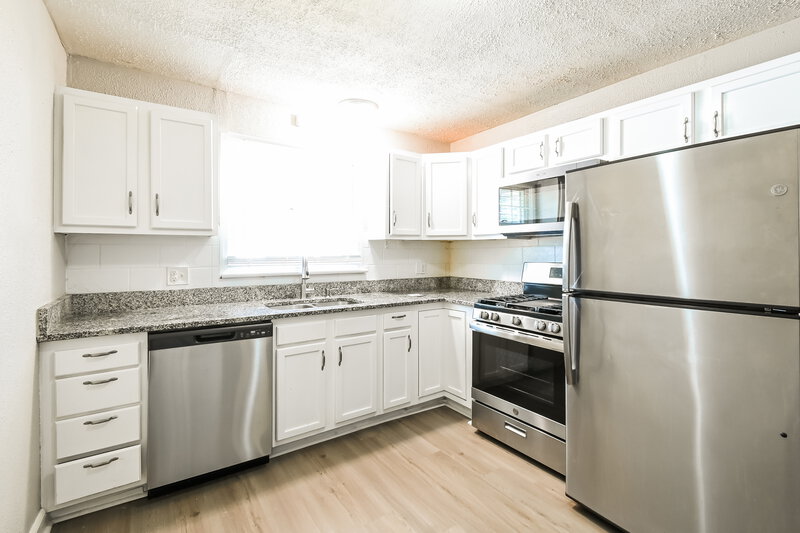 2,320/Mo, 4732 Bristol Rock Road Florissant, MO 63033 Kitchen View 2