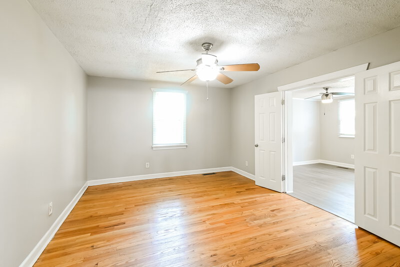 2,320/Mo, 4732 Bristol Rock Road Florissant, MO 63033 Main Bedroom View 2