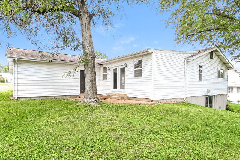 2,320/Mo, 4732 Bristol Rock Road Florissant, MO 63033 Rear View