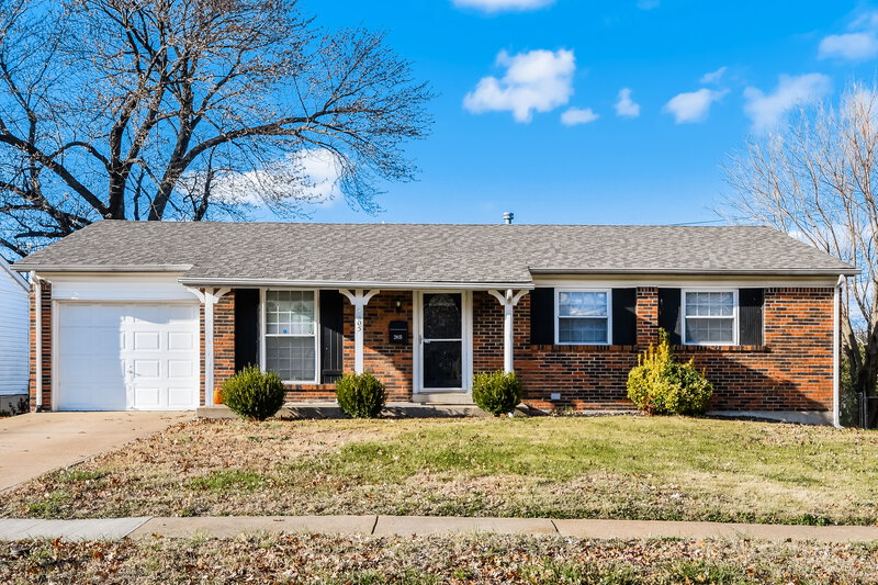 1,600/Mo, 2805 Sorrell Drive Florissant, MO 63033 External View