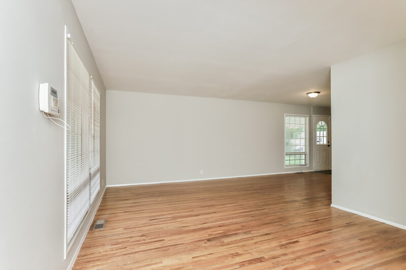 2,075/Mo, 2315 Birchview Dr Florissant, MO 63033 Living Room View