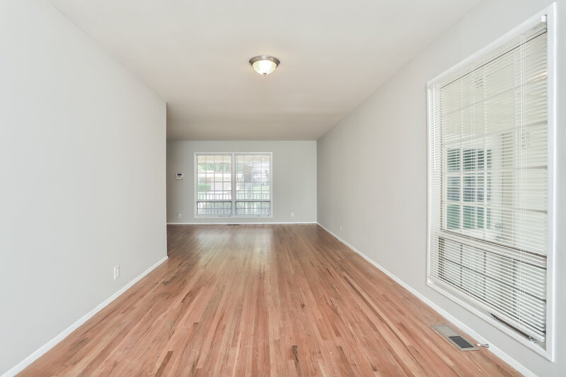 2,075/Mo, 2315 Birchview Dr Florissant, MO 63033 Living Room View 2