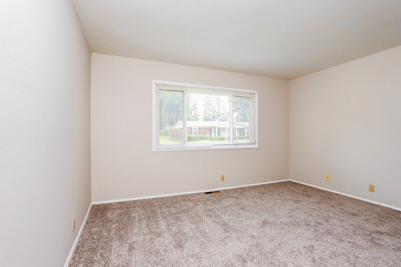 2,075/Mo, 2315 Birchview Dr Florissant, MO 63033 Main Bedroom View 2