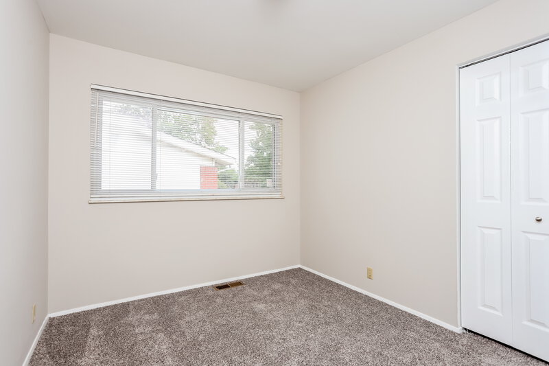 2,075/Mo, 2315 Birchview Dr Florissant, MO 63033 Main Bedroom View 3