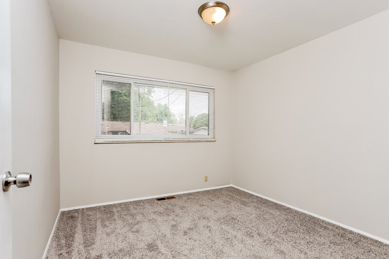 2,075/Mo, 2315 Birchview Dr Florissant, MO 63033 Bedroom View 2