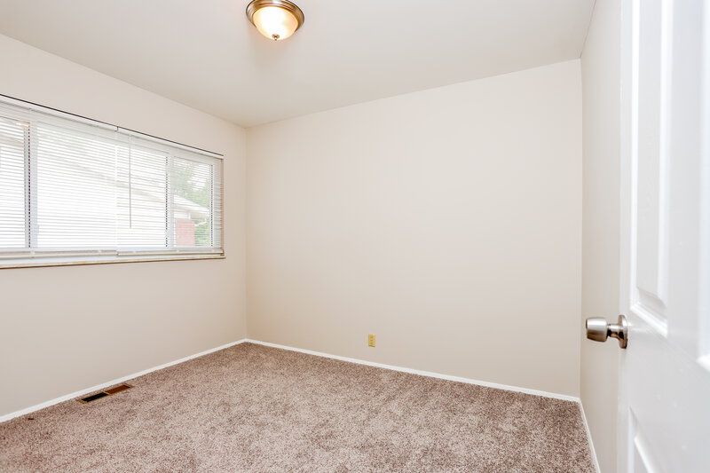 2,075/Mo, 2315 Birchview Dr Florissant, MO 63033 Bedroom View 3