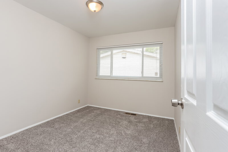 2,075/Mo, 2315 Birchview Dr Florissant, MO 63033 Bedroom View 4