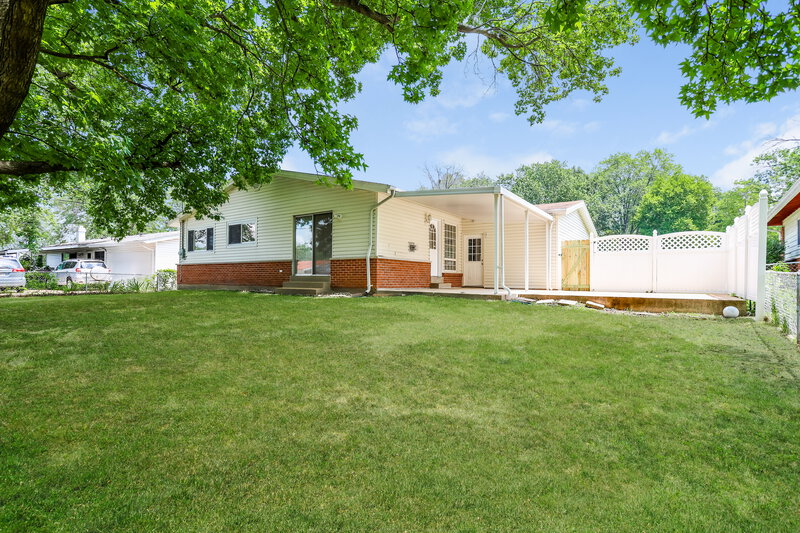 2,075/Mo, 2315 Birchview Dr Florissant, MO 63033 Rear View 2