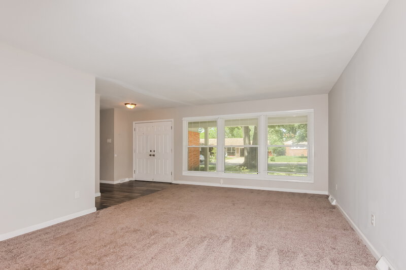 2,285/Mo, 11918 Lakecrest Ln St. Louis, MO 63138 Living Room View 2