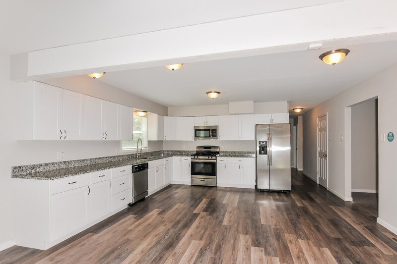 2,285/Mo, 11918 Lakecrest Ln St. Louis, MO 63138 Kitchen View 2