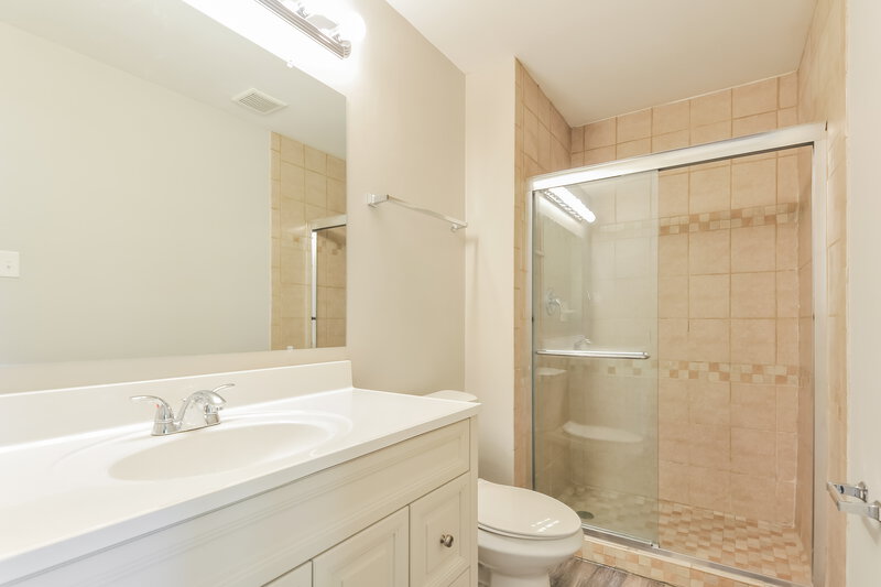 2,285/Mo, 11918 Lakecrest Ln St. Louis, MO 63138 Main Bathroom View