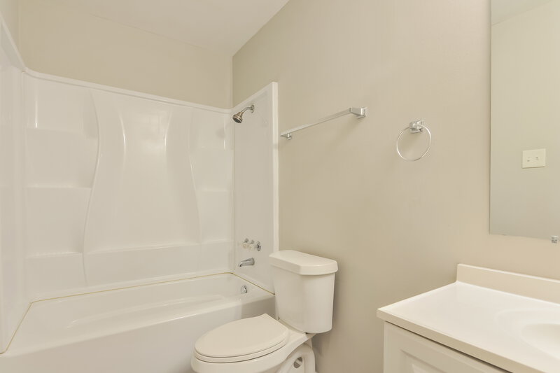 2,285/Mo, 11918 Lakecrest Ln St. Louis, MO 63138 Bathroom View