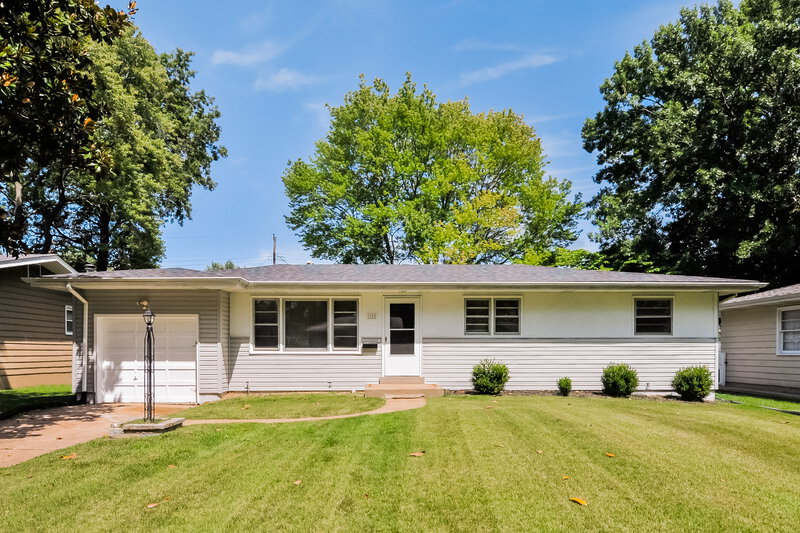 1,700/Mo, 1255 Del Rey Dr Florissant, MO 63031 External View