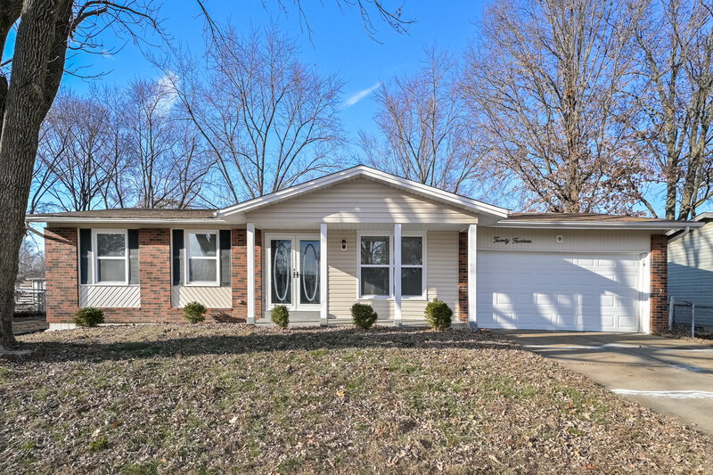 1,710/Mo, 2014 Mantilla Dr Florissant, MO 63031 External View