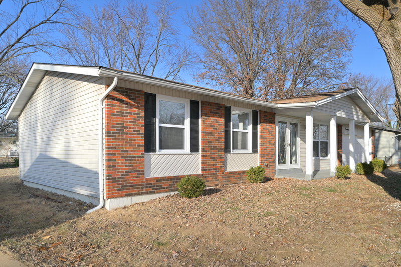 1,710/Mo, 2014 Mantilla Dr Florissant, MO 63031 Front View