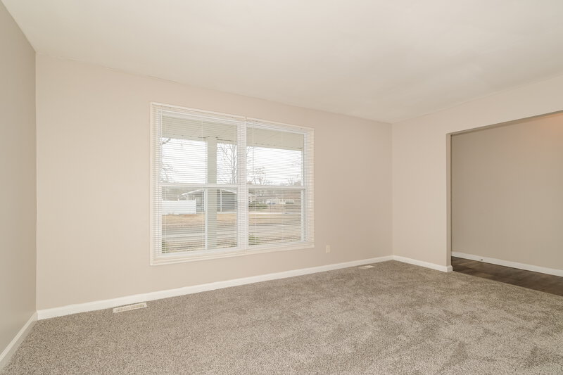 1,710/Mo, 2014 Mantilla Dr Florissant, MO 63031 Living Room View