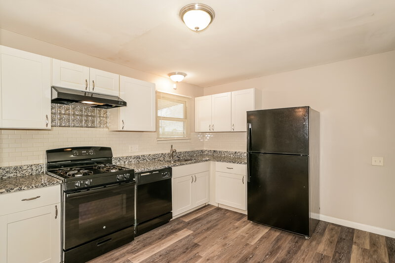 1,710/Mo, 2014 Mantilla Dr Florissant, MO 63031 Kitchen View