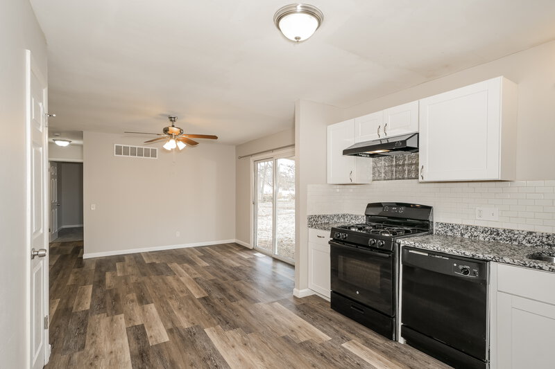 1,710/Mo, 2014 Mantilla Dr Florissant, MO 63031 Kitchen View 2