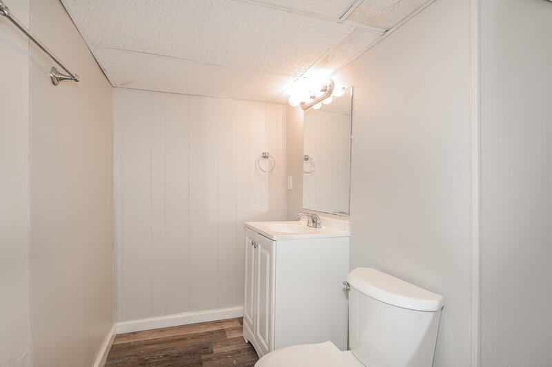 1,710/Mo, 2014 Mantilla Dr Florissant, MO 63031 Bathroom View