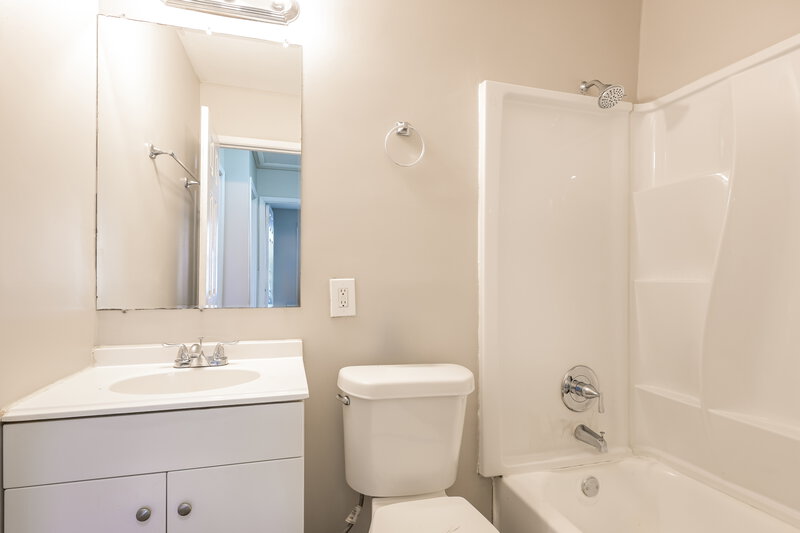 1,710/Mo, 2014 Mantilla Dr Florissant, MO 63031 Bathroom View 2