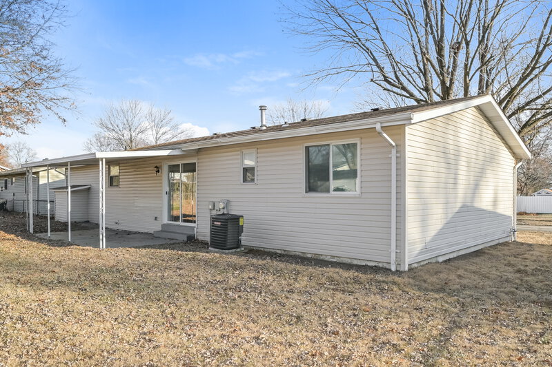 1,710/Mo, 2014 Mantilla Dr Florissant, MO 63031 Rear View