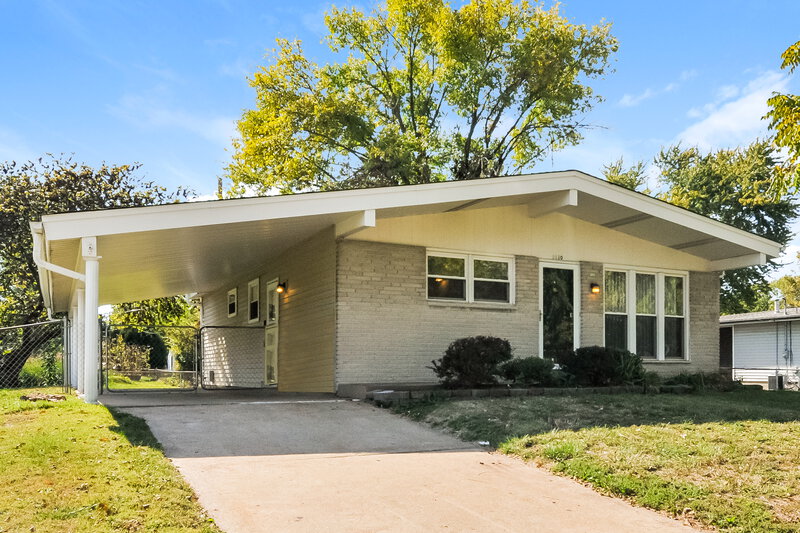1,400/Mo, 2120 Flamingo Dr Florissant, MO 63031 Front View